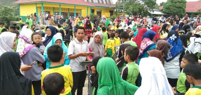 Penyerahan Buku Raport 