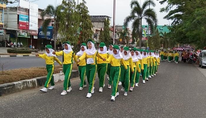 SEMANGAT 45; SISWA-SISWI MIN 1 MERANGIN IKUTI GRAK JALAN INDAH