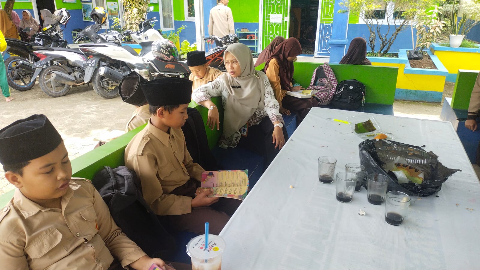 SEMANGAT 45, GURU  MIN 1 MERANGIN BIMBING TAHFIDZ JUZ 30