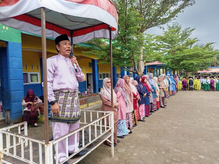 Apel Pagi Pasca Liburan semester Ganjil, Kamad Ajak Guru & Siswa Selalu Optimis.
