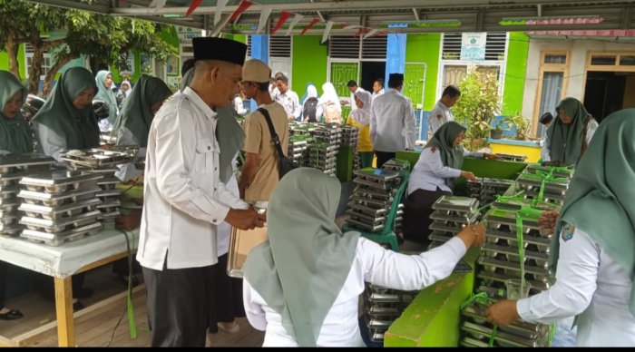 MBG Perdana, Pusat Logistik MBG di Pendopo Madrasah