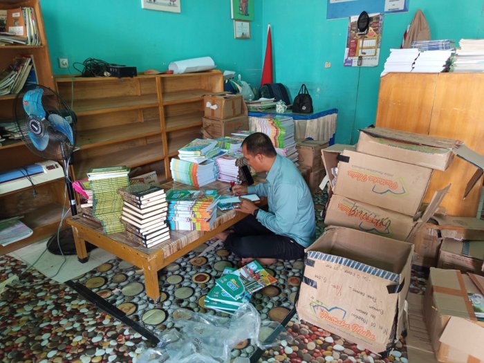 Raden Pustakawan yang Ulet dan Rajin Bekerja