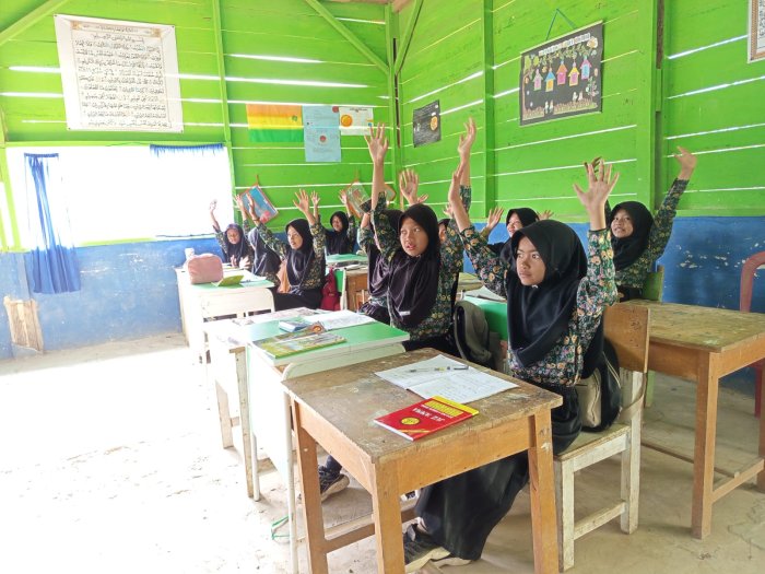 Bapak M. Said, S.Pd.I: Guru MIN 1 Merangin yang Terampil Ice Breaking