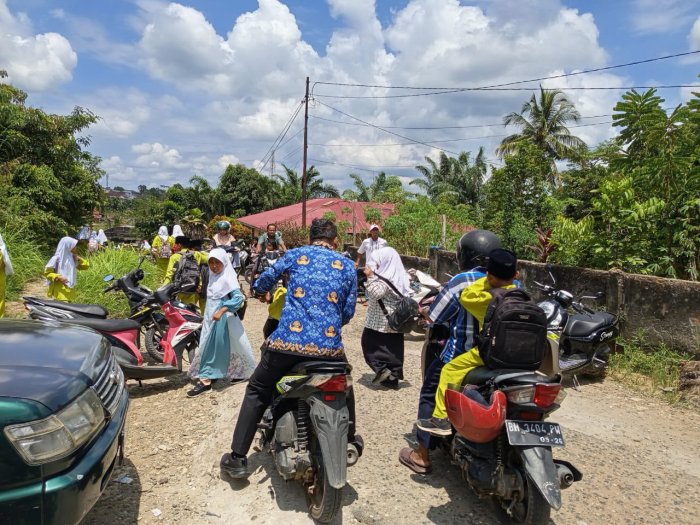 MIN 1 Merangin Memanggil Perhatian Pemerintah Daerah: Akses Jalan Sempit, Kemacetan Mengancam