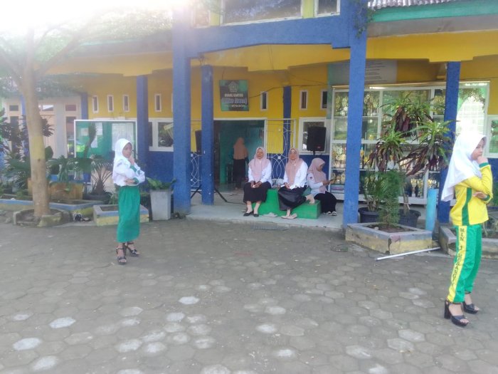 Tim Fashion Show Minsamer Intensifkan Latihan Hadapi Festival Batik Tingkat Kabupaten 2025