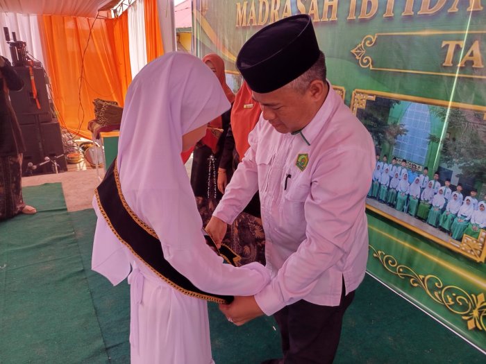 Haru dan Membanggakan, 141 Siswa MIN 1 Merangin Dilepas dan 108 Santri Di Wisuda Tahfidz Juz 30