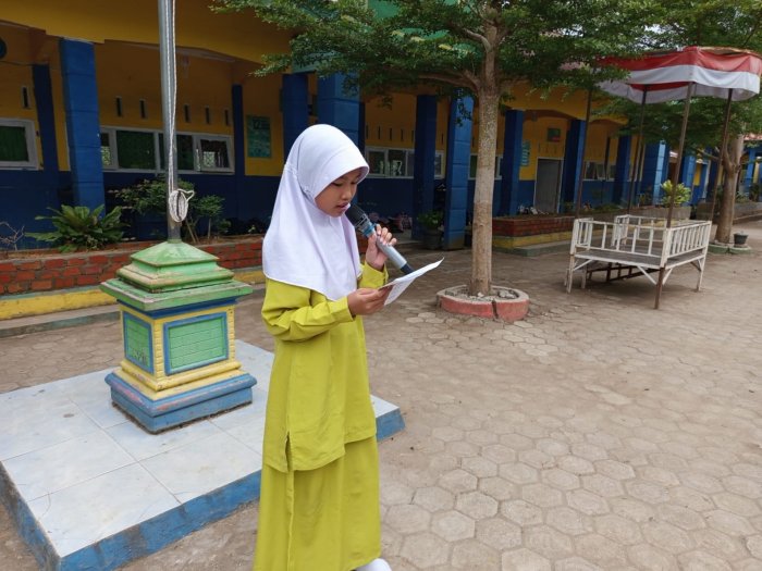 Kelas 6 Imam Hambali, Petugas Kegiatan Jumat Pagi.