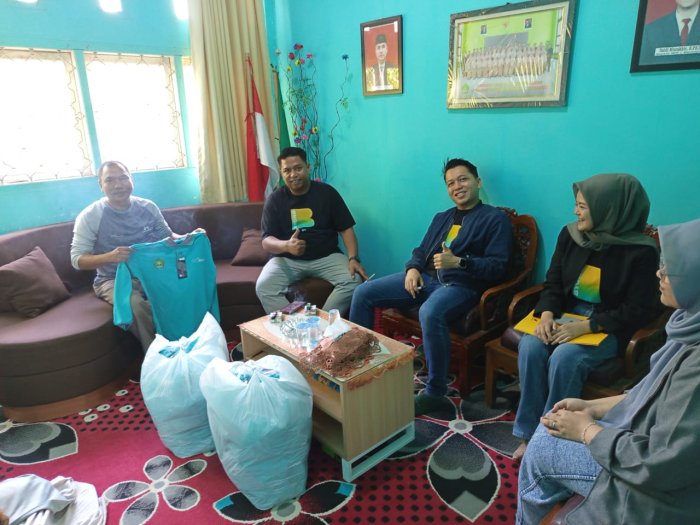 BSI Bantu MIN 1 Merangin, Kostum Aksioma Guru Pendamping