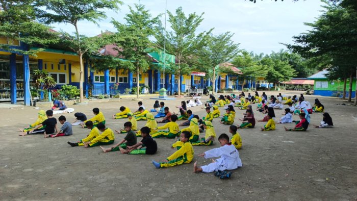 Ratusan Siswa MIN 1 Merangin Jalani Latihan Tekwando dengan Semangat