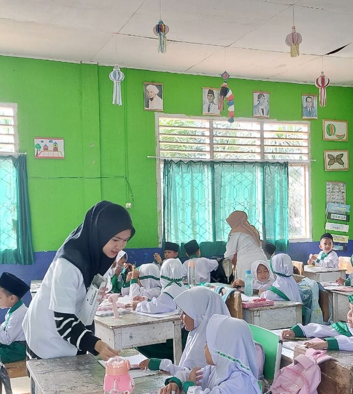 UKS MINSAMER BAGIKAN OBAT CACING