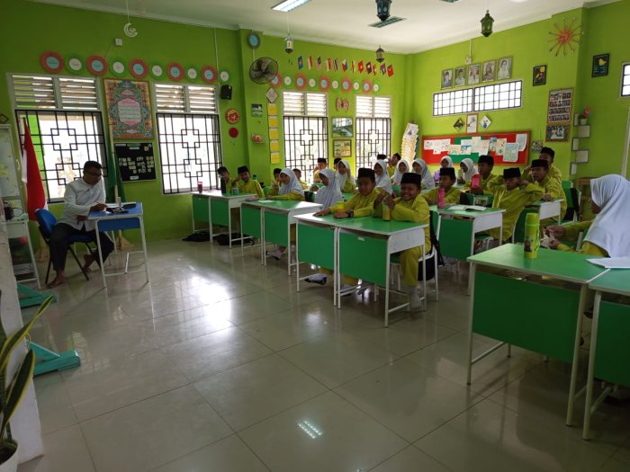 Belajar Fikih Bersama Bapak M. Ridwan, S.Pd.I Sungguh Menyenangkan.