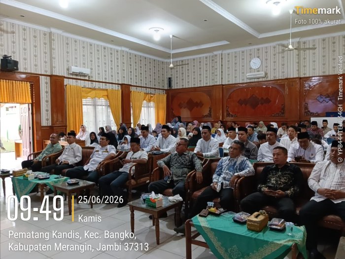 Kepala MIN 1 Merangin Ikuti Acara Lebaran Yatim di Aula Kemenag Merangin Kepala MIN 1 Merangin Ikuti Acara Lebaran Yatim di Aula Kemenag Merangin