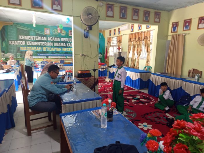 Seleksi Hari Ke-2 Solosong MIN 1 Merangin, Bersama bapak Ridwan Fokus Pada Penilaian Intonasi Suara Seleksi Hari Ke-2 Solosong MIN 1 Merangin, Bersama bapak Ridwan Fokus Pada Penilaian Intonasi Suara