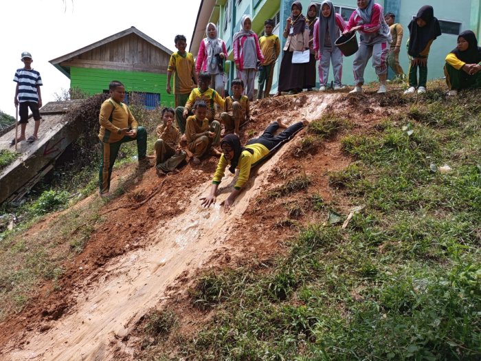 Hari Terakhir Persami MIN 1 Merangin,  Siswa Menyatu dengan Alam.