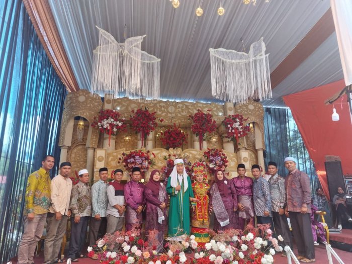 Guru & Pegawai MIN 1 Merangin Tour ke Jangkat serta  Menghadiri Pesta Mimi - Bariq