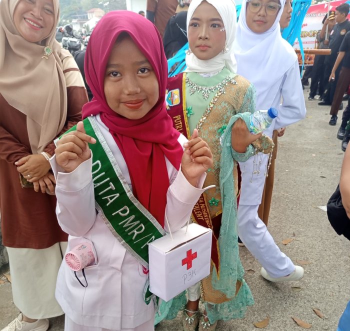 Farisa Al Fikyan Siswa MIN 1 Merangin Tampil Memukau Sebagai Duta PMR di Pawai HUT RI Ke-81 Farisa Al Fikyan Siswa MIN 1 Merangin Tampil Memukau Sebagai Duta PMR di Pawai HUT RI Ke-81