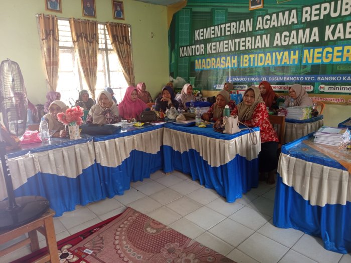 MIN 1 Merangin Gelarkan Rapat, Kuatkan Disiplin, Evaluasi Pembelajaran & Siapkan Agenda besar MIN 1 Merangin Gelarkan Rapat, Kuatkan Disiplin, Evaluasi Pembelajaran & Siapkan Agenda besar