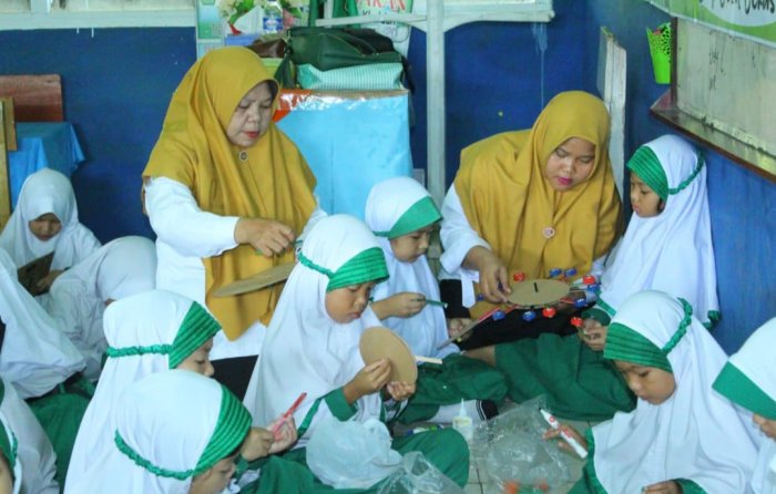 Kreativitas Anak-Anak Berbunga di Kelas Satu