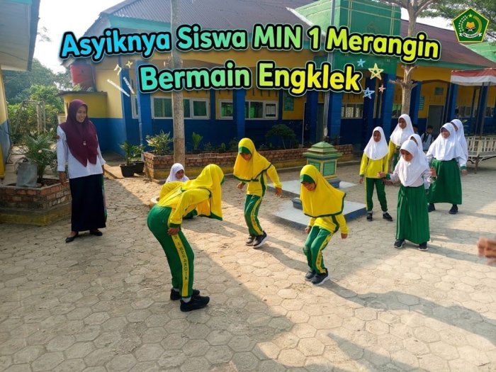 Siswa Kelas 4 MIN 1 Merangin Asyik Bermain Engklek Bersama Ibu Murniati S.Pd.I, Sesuai Materi PJOK Siswa Kelas 4 MIN 1 Merangin Asyik Bermain Engklek Bersama Ibu Murniati S.Pd.I, Sesuai Materi PJOK