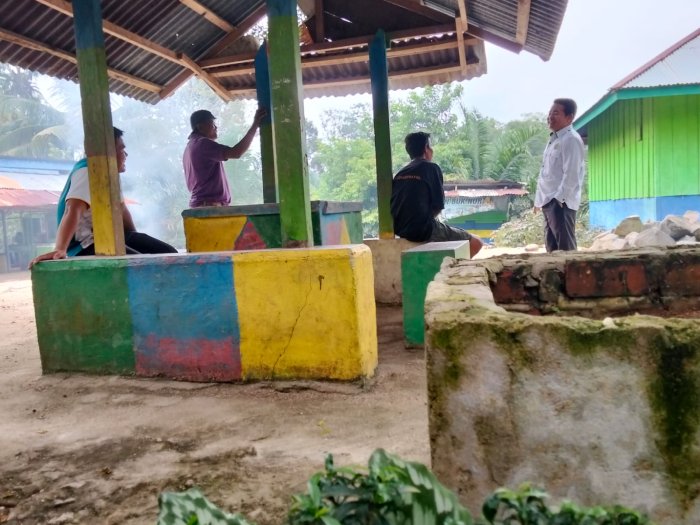 Kepala MIN 1 Merangin Tinjau Langsung Pengukuran Pondasi Ruang Kelas Darurat Kepala MIN 1 Merangin Tinjau Langsung Pengukuran Pondasi Ruang Kelas Darurat