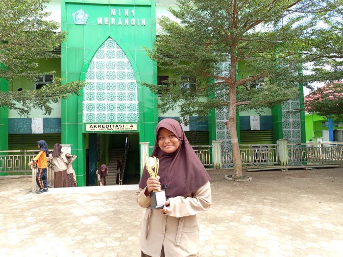Azalea Siswi Peraih Juara 1 Solosong Putri Aksioma MI Ke-8