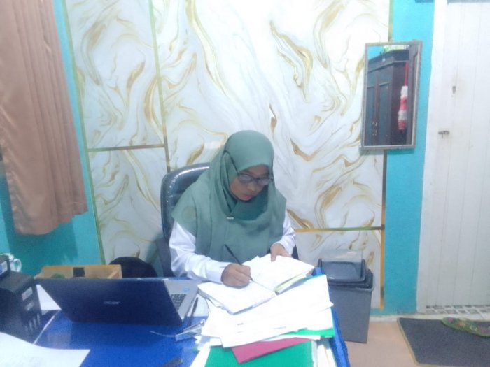 HJ. Usnita Bendahara MIN 1 Merangin, Bekerja Penuh Ketelitian