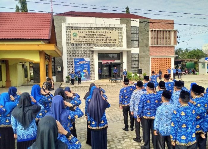 Guru dan Pegawai Minsamer Ikuti Upacara Peringatan Hari Kesaktian Pancasila di Kantor Kemenag Merangin