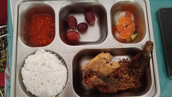 MBG Minsamer Lanjut, Siswa Tambah Senang