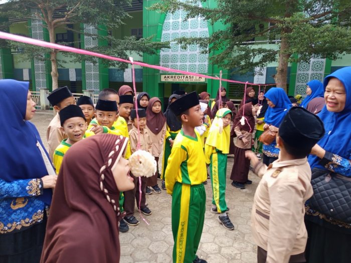 Classmeeting Hari Ke-4 MIN 1 Merangin, Lebih Seru dengan Lomba Makan Kerupuk