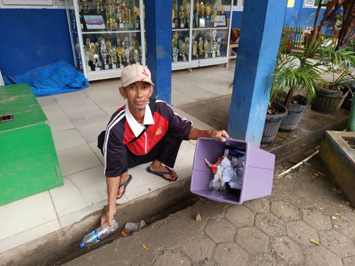 Afrial Dianon Honor Kebersihan MIN 1 Merangin, Bersyukur Jadi Pegawai PPPK