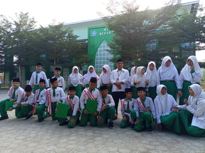 Kelas 6 Imam Maliki Sukses sebagai Petugas Upacara