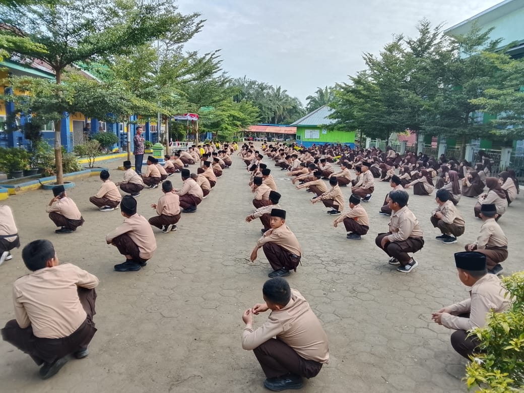 WAKA KURIKULUM MIN 1 MERANGIN,  BERI PEMBEKALAN SISWA.