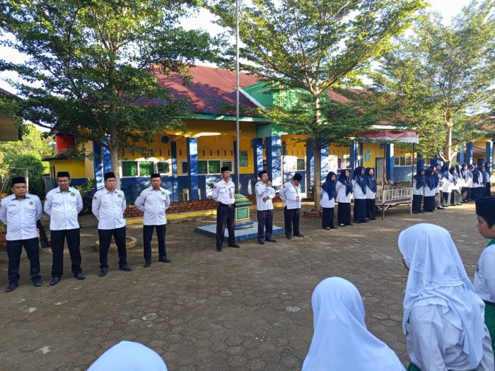 Apel Pagi, Kamad MIN 1 Merangin Pesan Siswa Butuh Bimbingan Apel Pagi, Kamad MIN 1 Merangin Pesan Siswa Butuh Bimbingan