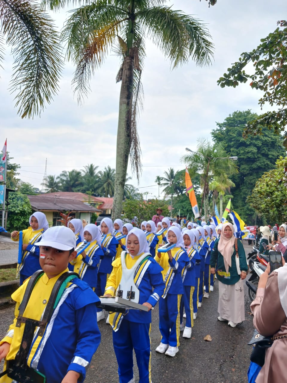 DRAMBAND BAHANA GENERASI CENDEKIA MINSAMER, TAMPIL MEMUKAU