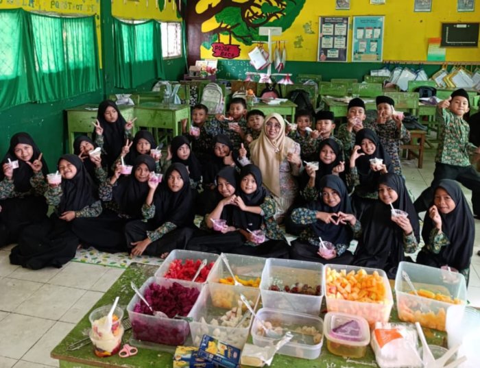 Kegiatan Kokurikuler, Kelas Tiga Al Ghazali Minsamer, Pembuatan Salad Buah