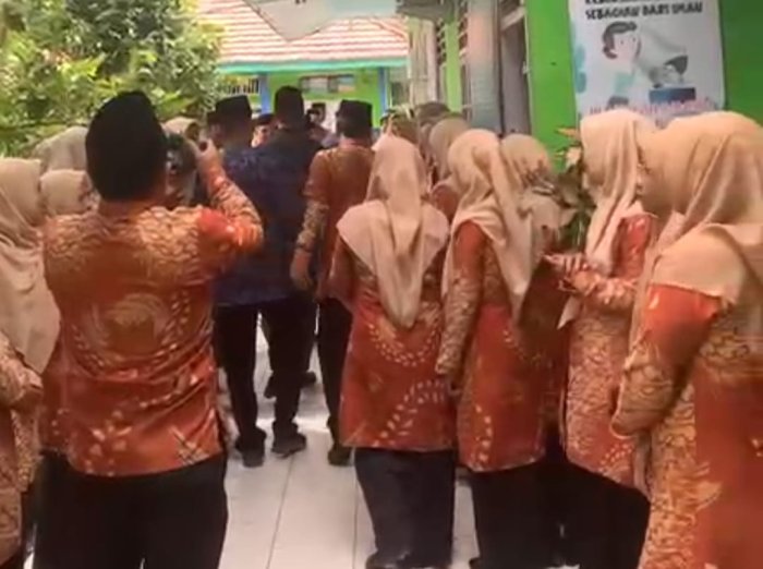 Tim Penilai PKKM di Sambut Sholawat dan Pengalungan SAL
