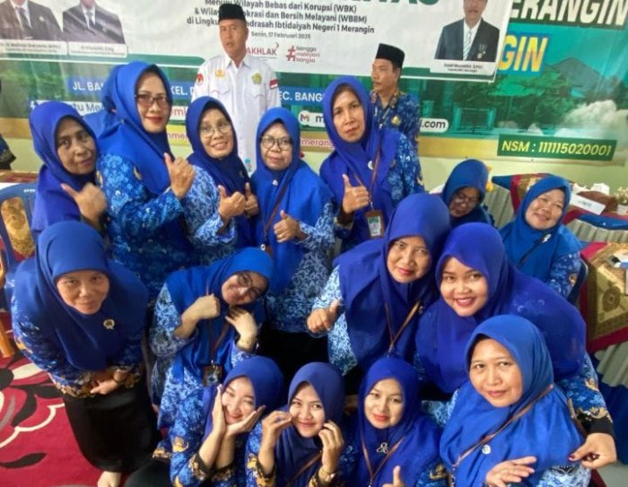 Penanggung Jawab Pakaian, Umumkan Senin Seluruh Guru dan Pegawai Gunakan Baju Korpri