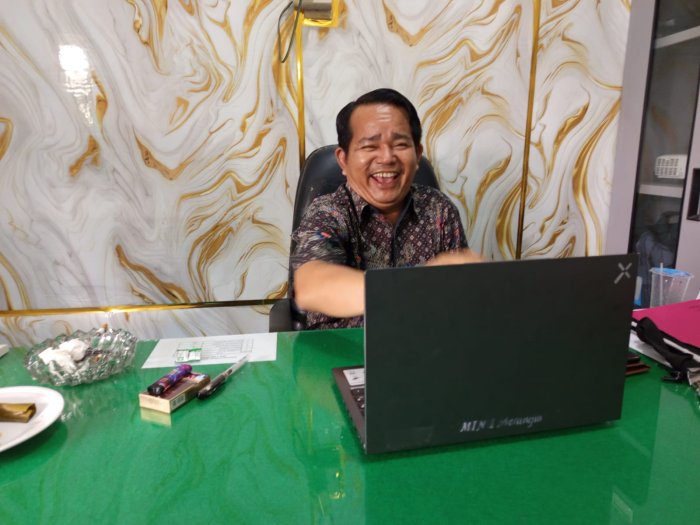 Tawa Renyah di Ruang Kerja, Komitmen Kepala MIN 1 Merangin, Wujudkan Madrasah Unggul 2026/2027