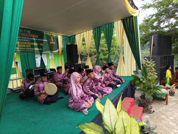 Tim Hadroh Minsamer Tampil Memukau, semua Penonton Teerpesona