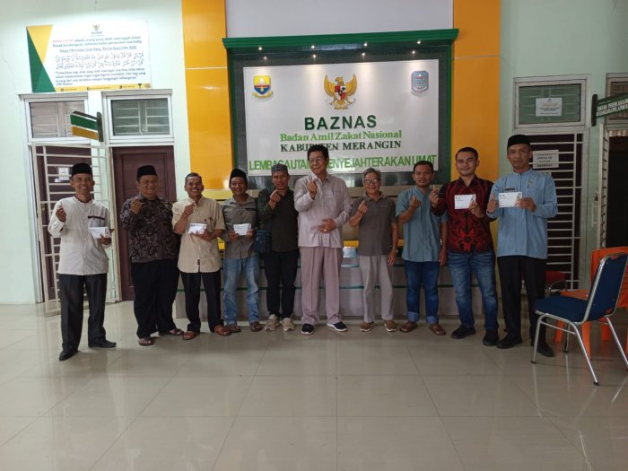 Baznas Merangin Bantu Musholla Al-Ikhlas MIN 1 Merangin Tujuh Juta Rupiah